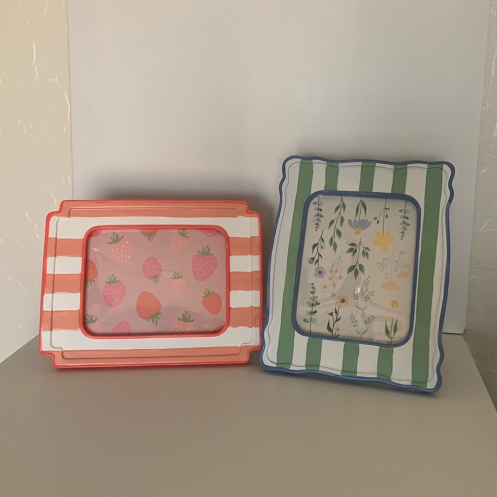 2pc Set of Colorful Decorative Frames 🟩🟦